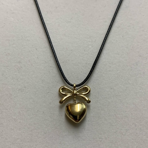 Gold Bow and Heart Necklace - Picture 1 of 3